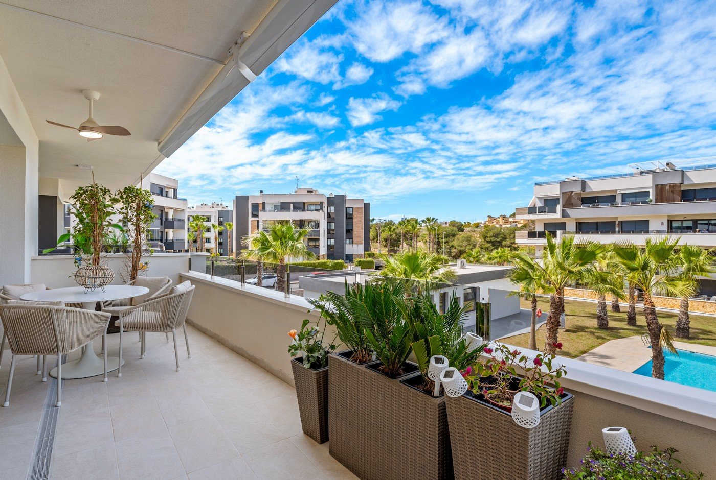 Luxuswohnung im Resort Amanecer X, gelegen im beliebten Viertel Los Altos in Orihuela Costa. Diese stilvolle und moderne Wohnung wurde 2024 fertigges Luxuswohnung im Resort Amanecer X, gelegen im beliebten Viertel Los Altos in Orihuela Costa. Diese stilvolle und moderne Wohnung wurde 2024 fertigges