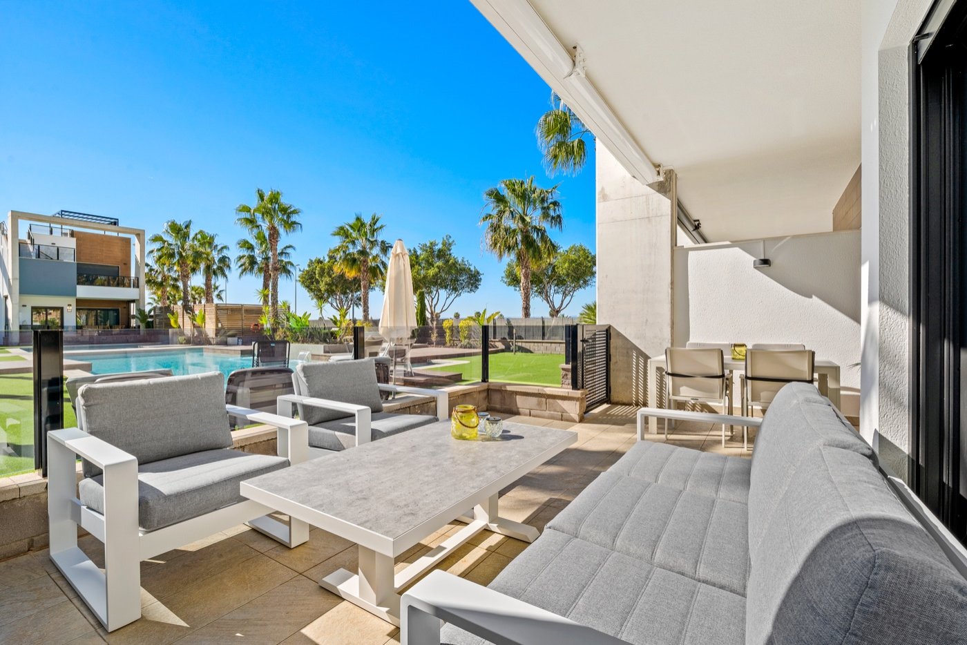 Ground floor apartment in El Raso, Guardamar del Segura
This beautiful south-facing ground-floor apartment is located in a modern residen Ground floor apartment in El Raso, Guardamar del Segura
This beautiful south-facing ground-floor apartment is located in a modern residen