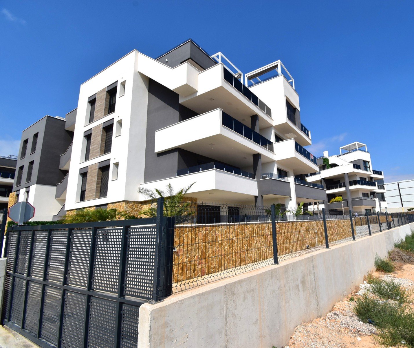 This South Facing, Three Bedroom, 2nd Floor Apartment in Playa Flamenca is located in a highly sought-after area of the Orihuela Costa, close to a w This South Facing, Three Bedroom, 2nd Floor Apartment in Playa Flamenca is located in a highly sought-after area of the Orihuela Costa, close to a w