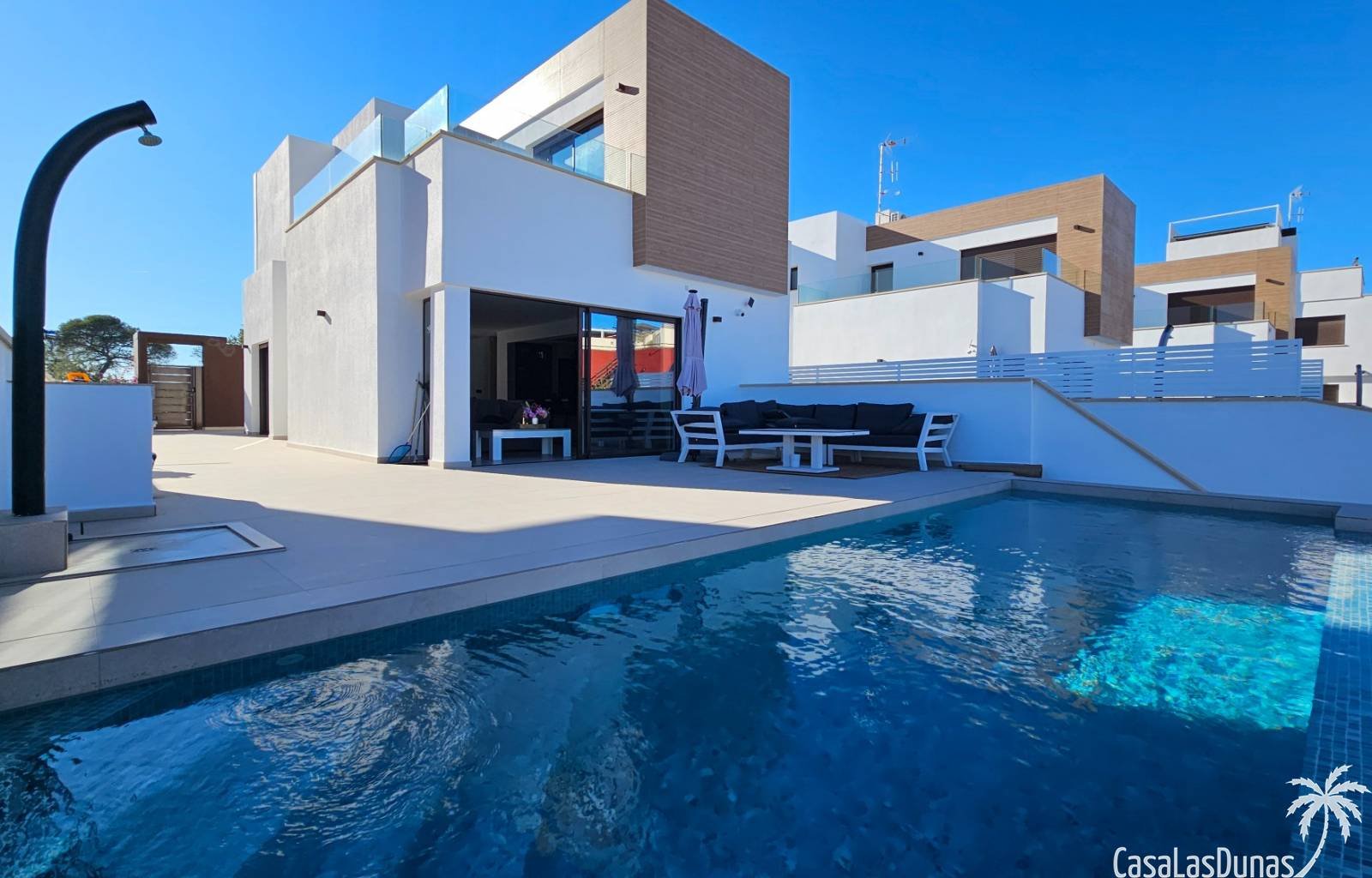Nur einen Steinwurf vom renommierten Golfplatz La Finca entfernt präsentieren wir Ihnen diese außergewöhnlich geräumige und moderne Villa, in der Kom Nur einen Steinwurf vom renommierten Golfplatz La Finca entfernt präsentieren wir Ihnen diese außergewöhnlich geräumige und moderne Villa, in der Kom