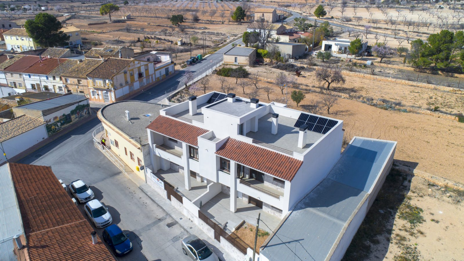 In der charmanten Umgebung von La Canalosa gelegen, bietet diese exklusive Sammlung von vier Immobilien ein ruhiges und komfortables Leben. Die Typol In der charmanten Umgebung von La Canalosa gelegen, bietet diese exklusive Sammlung von vier Immobilien ein ruhiges und komfortables Leben. Die Typol