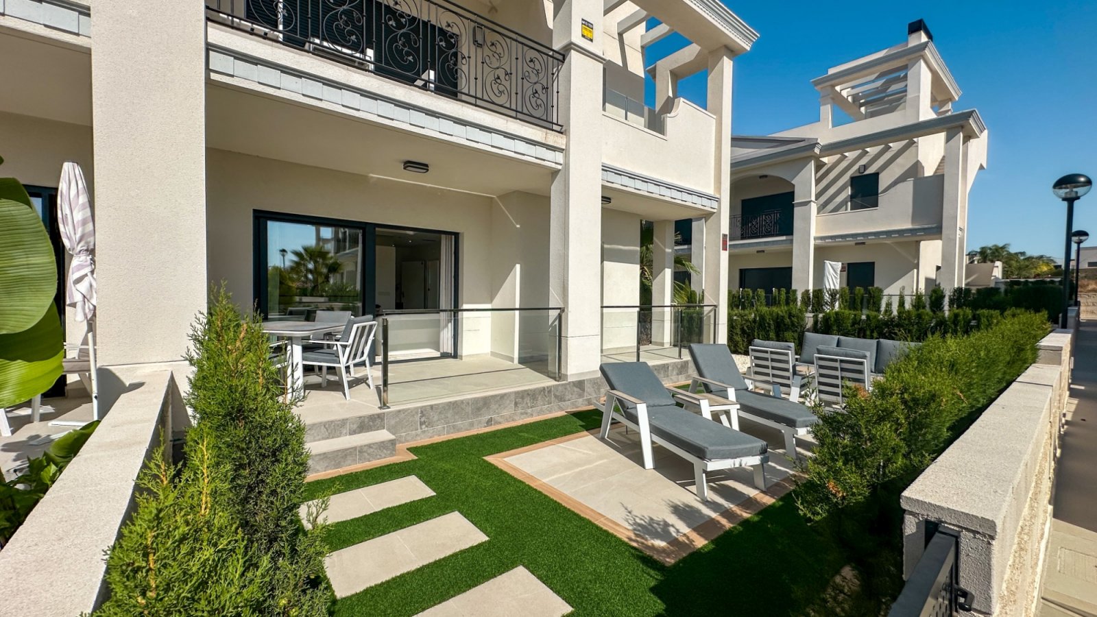 Genießen Sie erstklassigen mediterranen Lifestyle in dieser ultramodernen, 2024 erbauten Wohnung in Ciudad Quesada. Das energieeffiziente Objekt bes Genießen Sie erstklassigen mediterranen Lifestyle in dieser ultramodernen, 2024 erbauten Wohnung in Ciudad Quesada. Das energieeffiziente Objekt bes