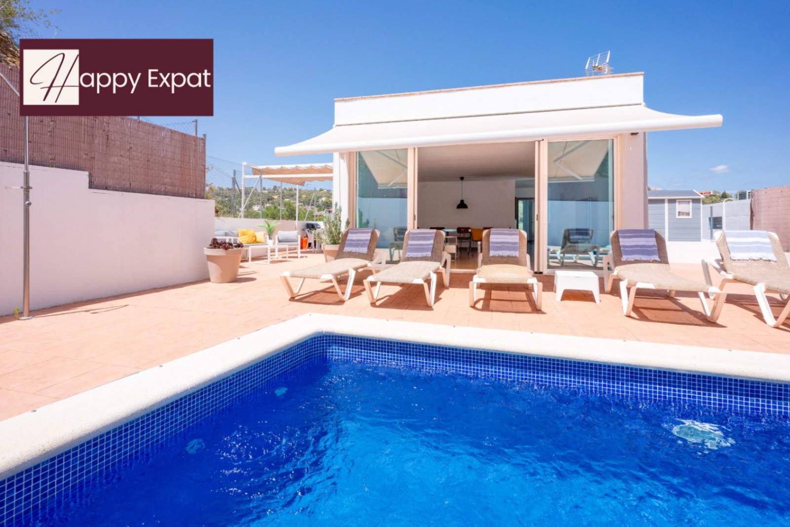 Happy Expat freut sich, diese helle und geräumige Villa in der ruhigen Wohngegend von Las Colinas, Olivella, zu präsentieren, die von der schönen Land Happy Expat freut sich, diese helle und geräumige Villa in der ruhigen Wohngegend von Las Colinas, Olivella, zu präsentieren, die von der schönen Land